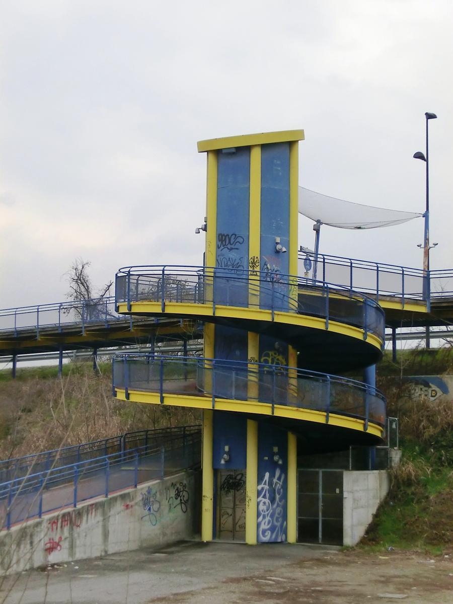 Specchietti Footbridge northern ramp and lift 