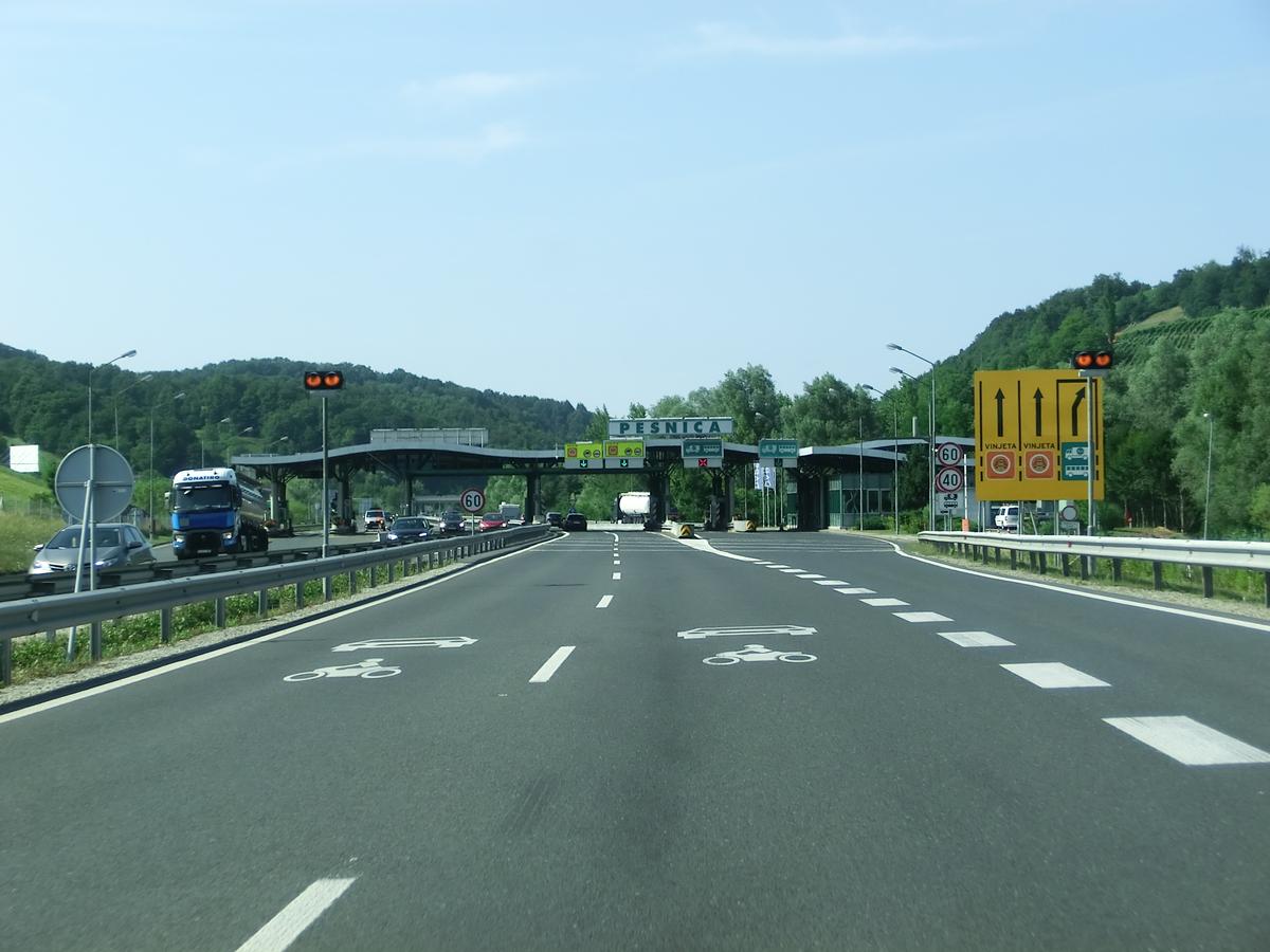 A 1 Motorway (Slovenia), Pesnica old custom barrier 