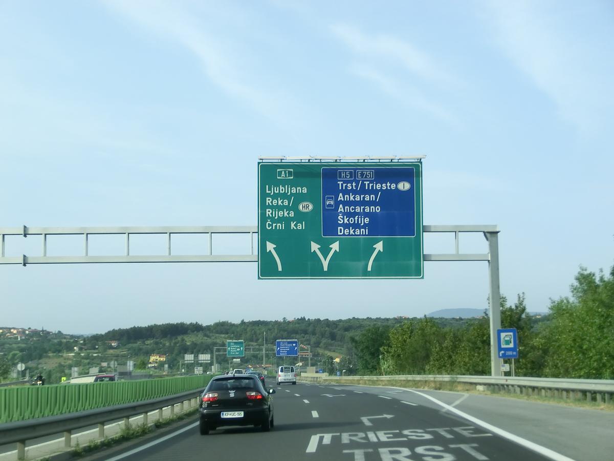 A 1 Motorway (Slovenia), H5 Highway interchange 