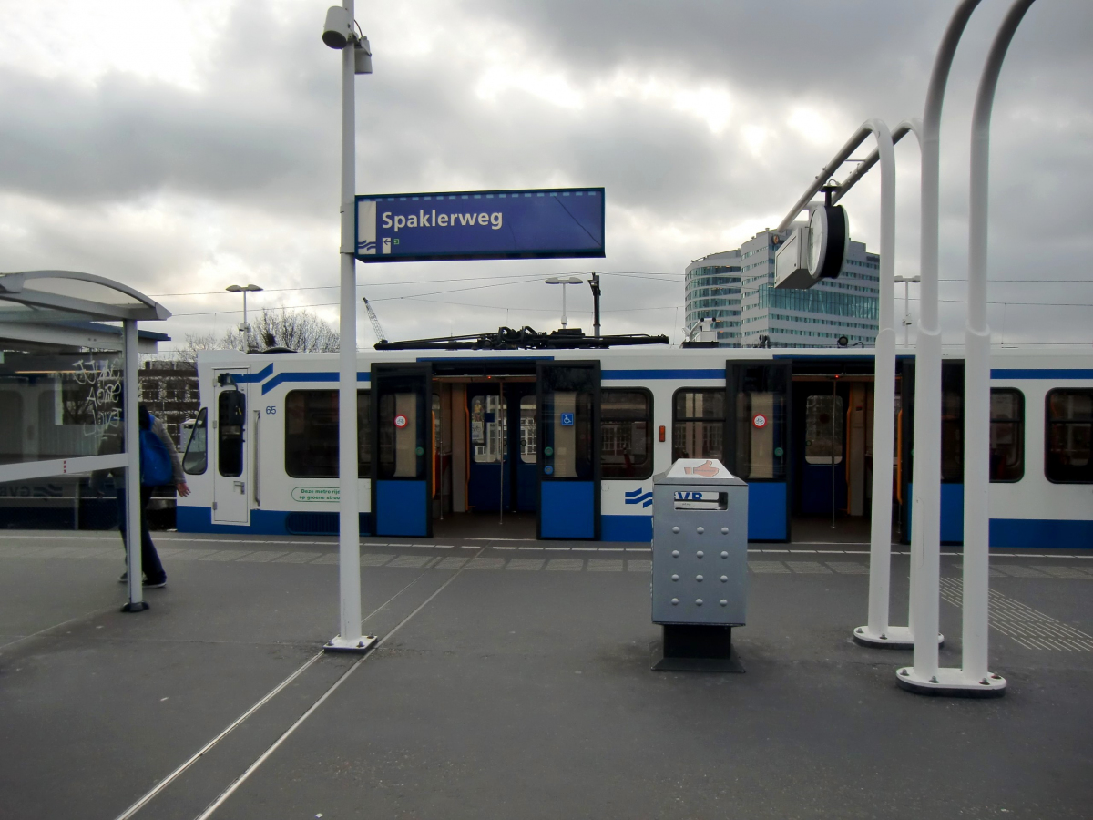 Metrobahnhof Spaklerweg 