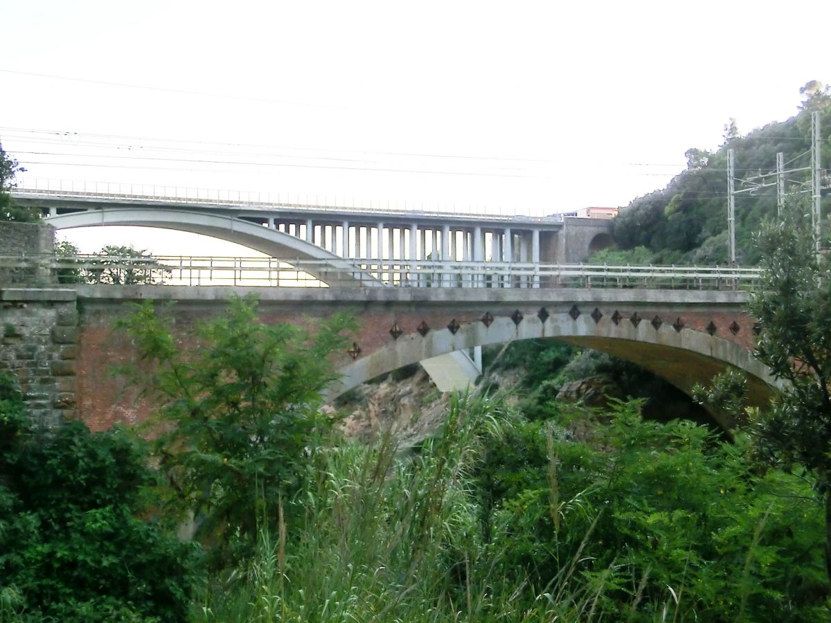 Calignaia railroad Bridge and, in the back, Calignaia road Viaduct 