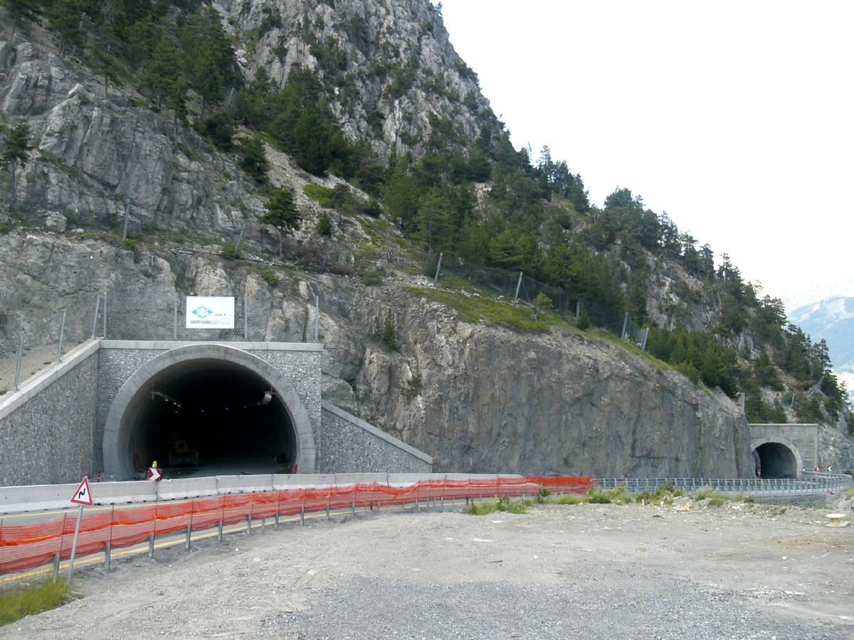 Cesana Tunnel northern portal (on the left) 