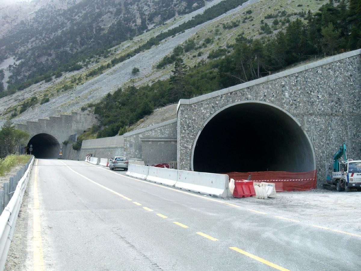 Cesana Tunnel southern portal (on the right) 