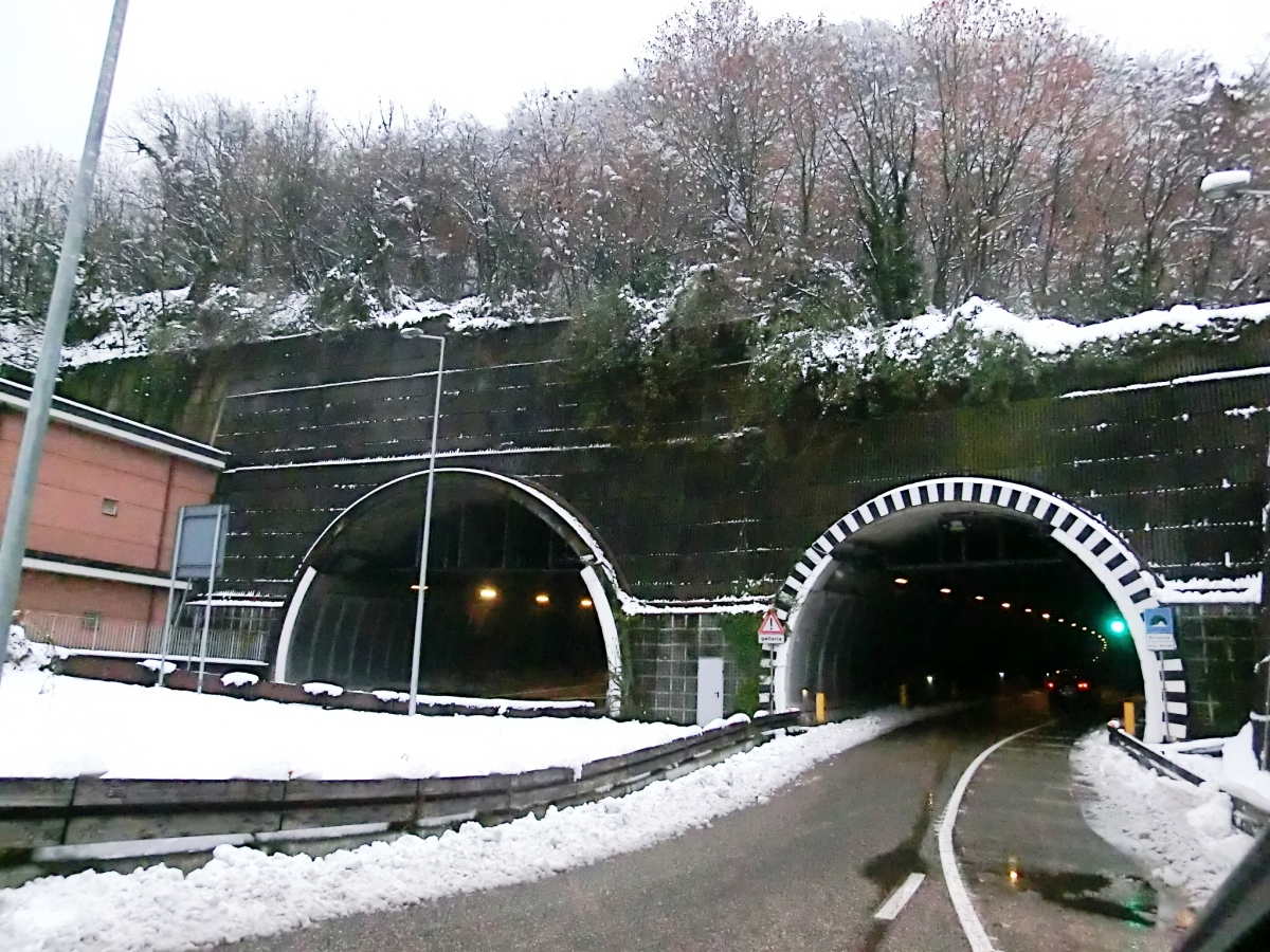 Valsassina Tunnel, via Tonio da Belledo portals 