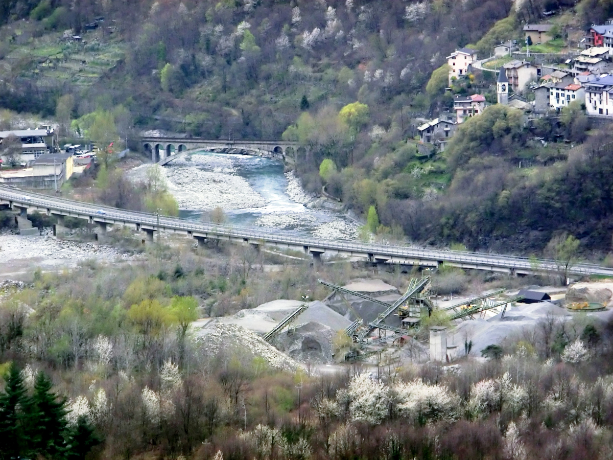 Tartano Viaduct and, in the back, Morbegno railroad Bridge 