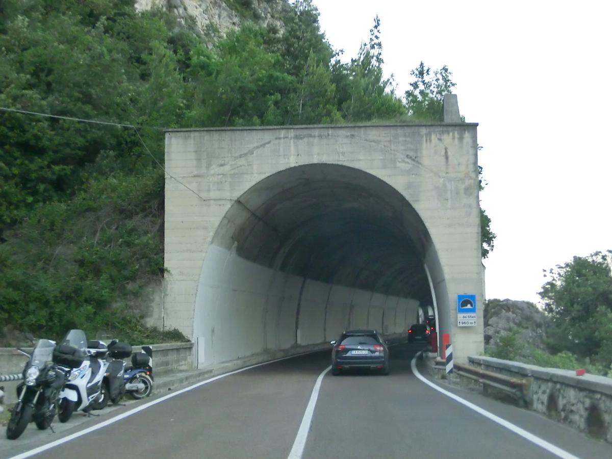 Tunnel Titani 