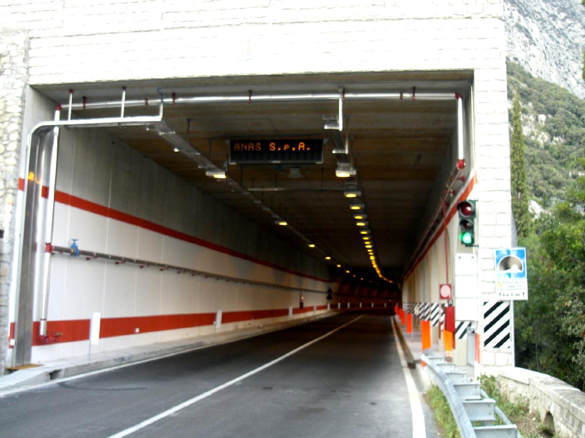 Campione-Tunnel 