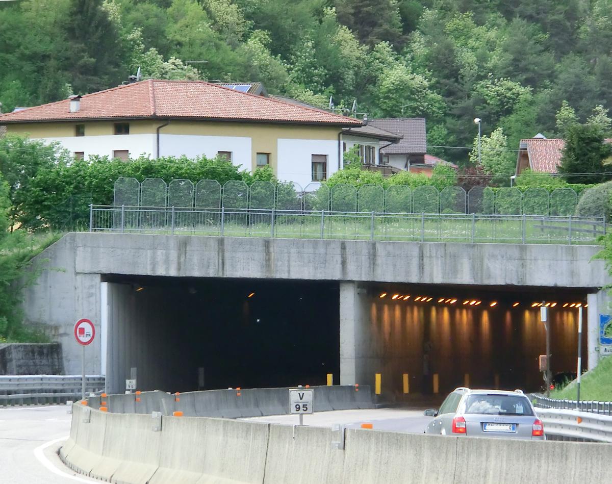 Ausugum Tunnel eastern portals 