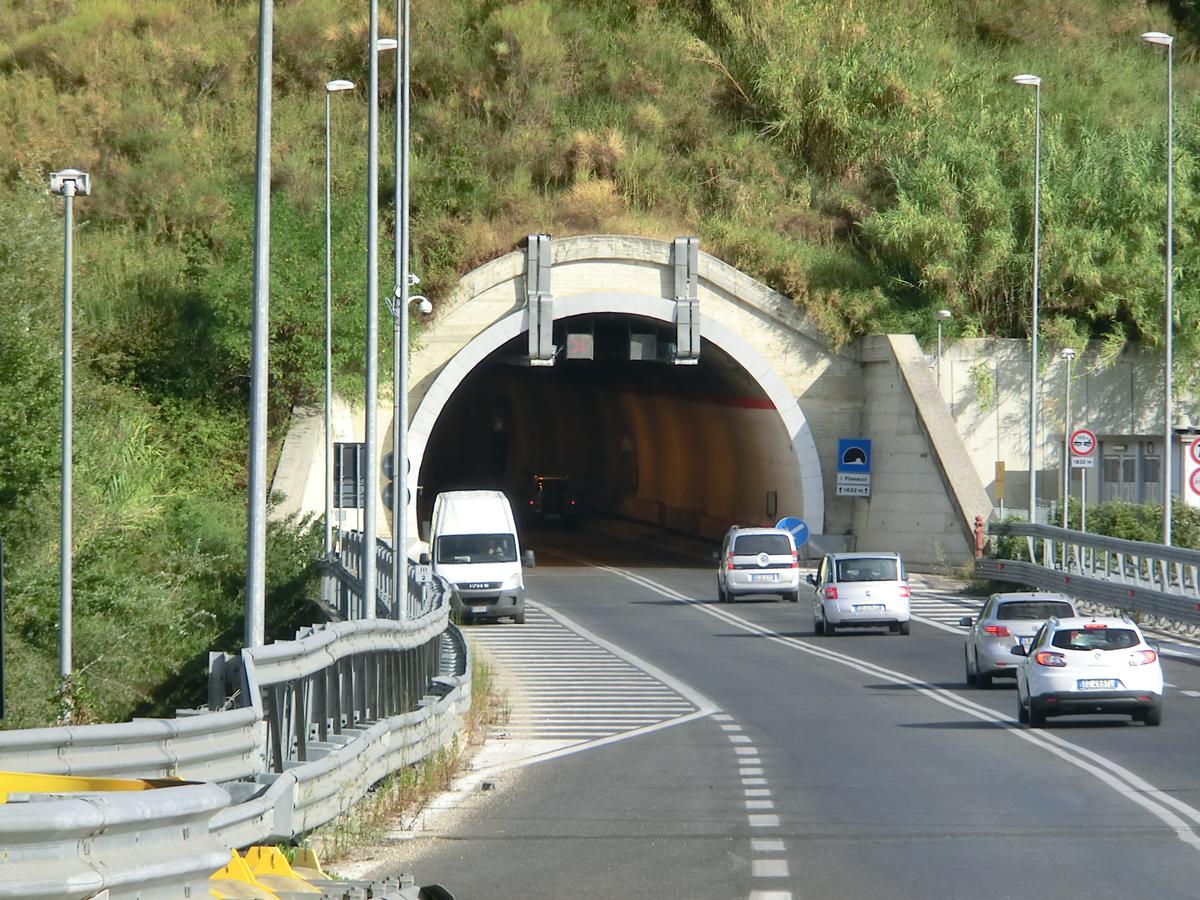 I Pianacci Tunnel southern portal 