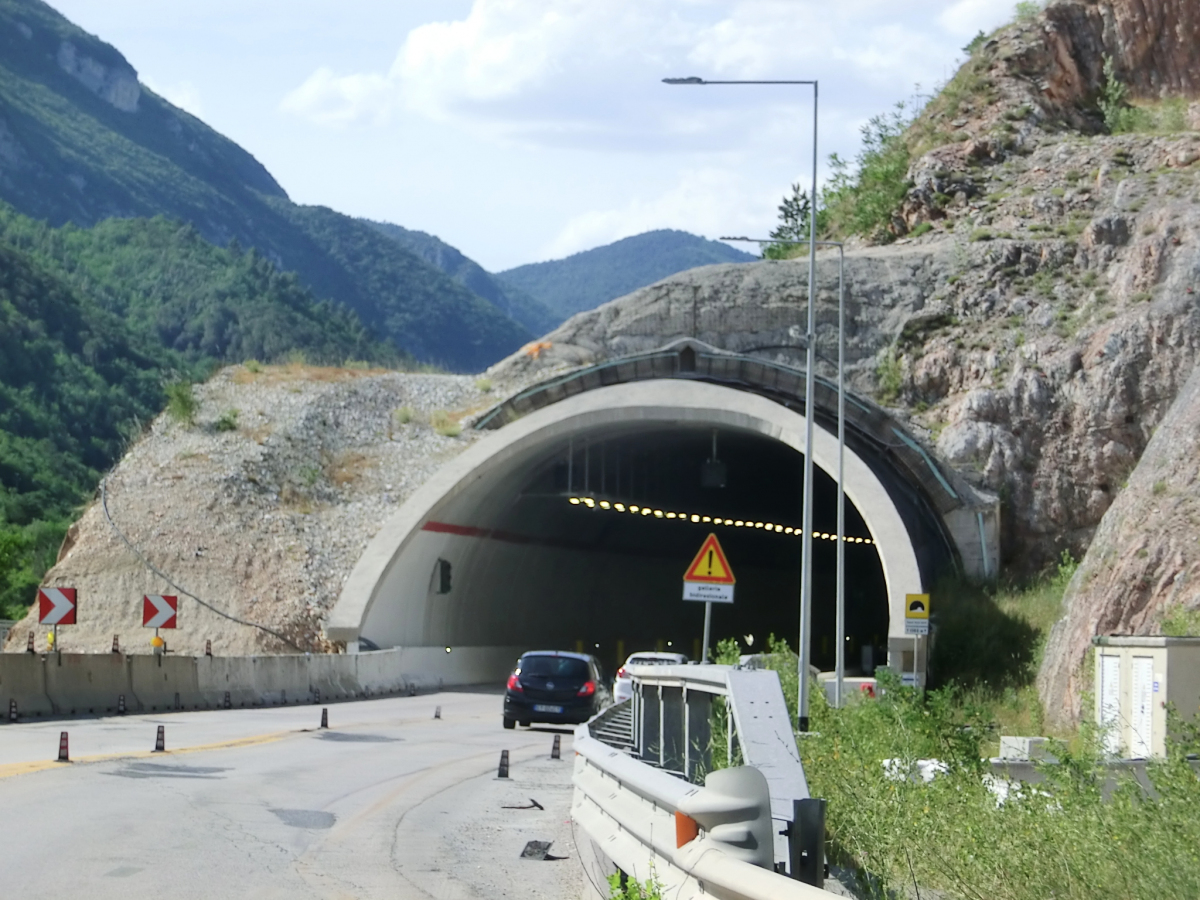 Tunnel Sassi Rossi 