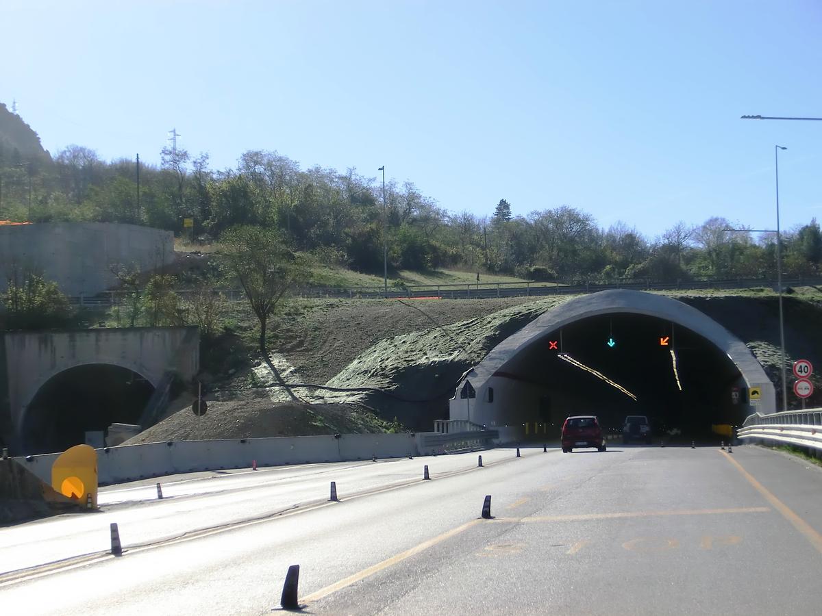 Valtreara Tunnel (on the left the older tube under refurbishment) northern portals 