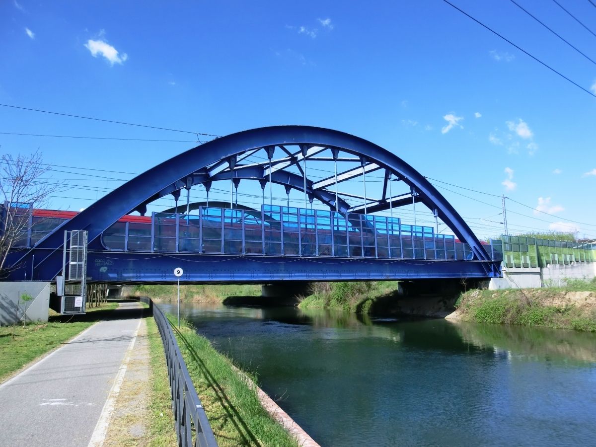 Pont ferroviaire sur le Naviglio Grande 