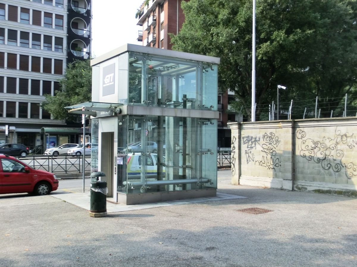 Marche Metro Station lift 