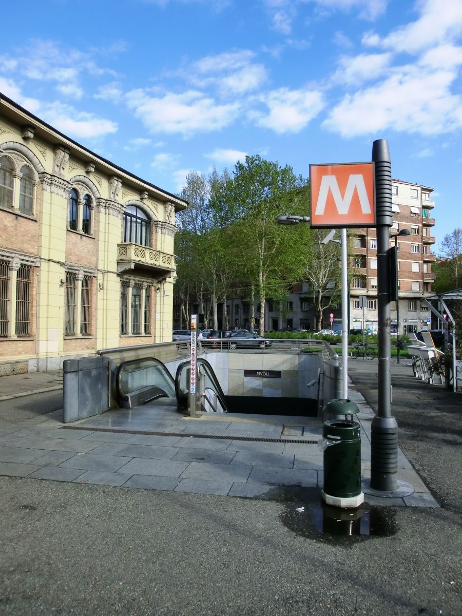 Rivoli Metro Station access 