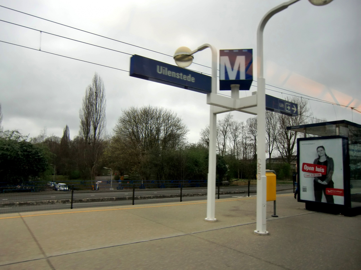 Station de métro Uilenstede 
