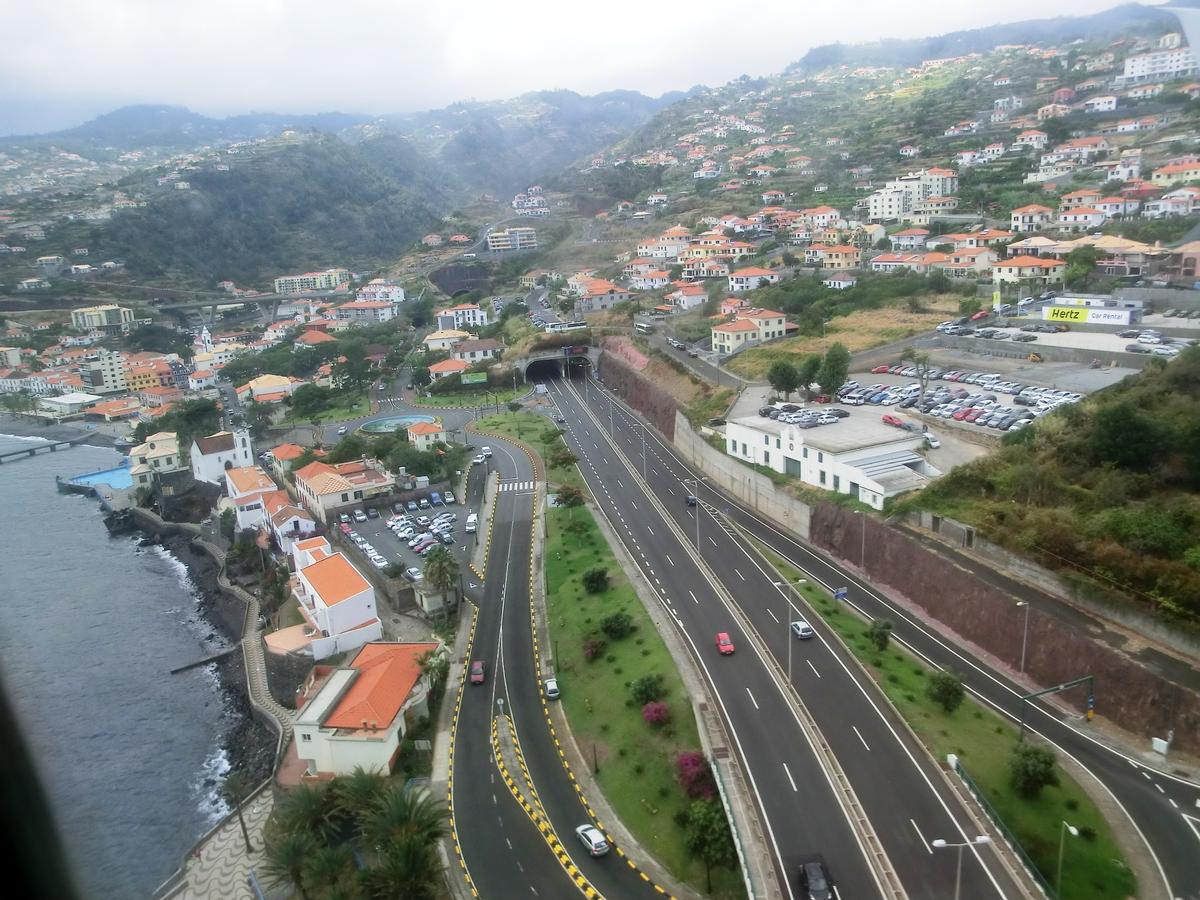 Santa Catarina Tunnel eastern portals and, on the left, Santa Cruz Bridge 