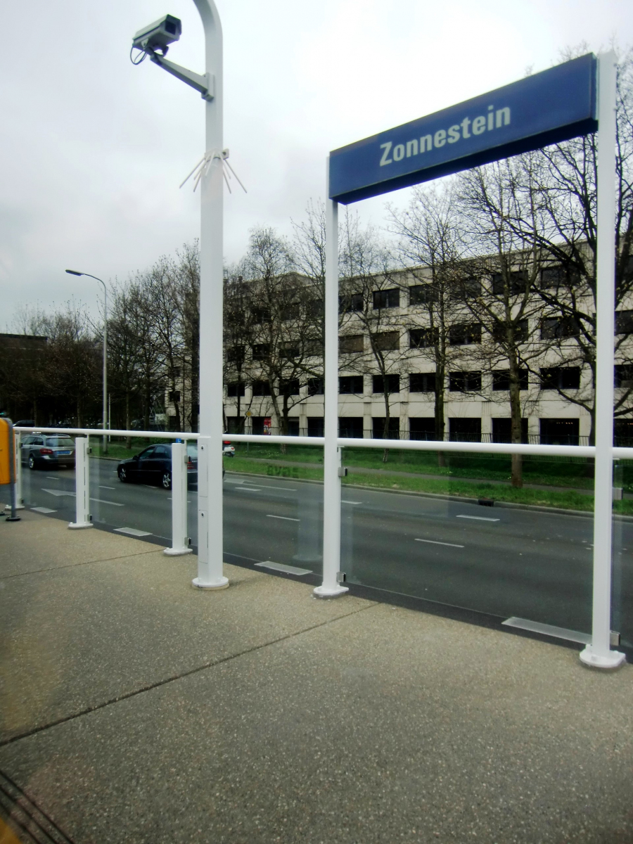 Metrobahnhof Zonnestein 