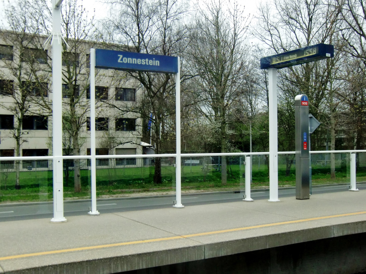 Zonnestein Metro Station 