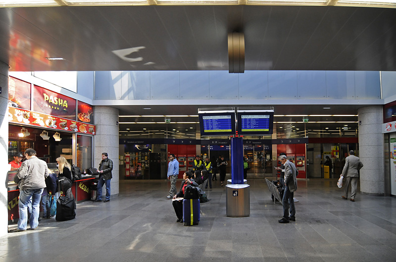 Philadelphiabrücke Metro Station – Wien Meidling Station 