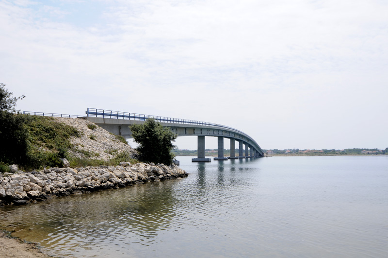 Brücke Vir, Überfahrt von der Insel auf das Festland 