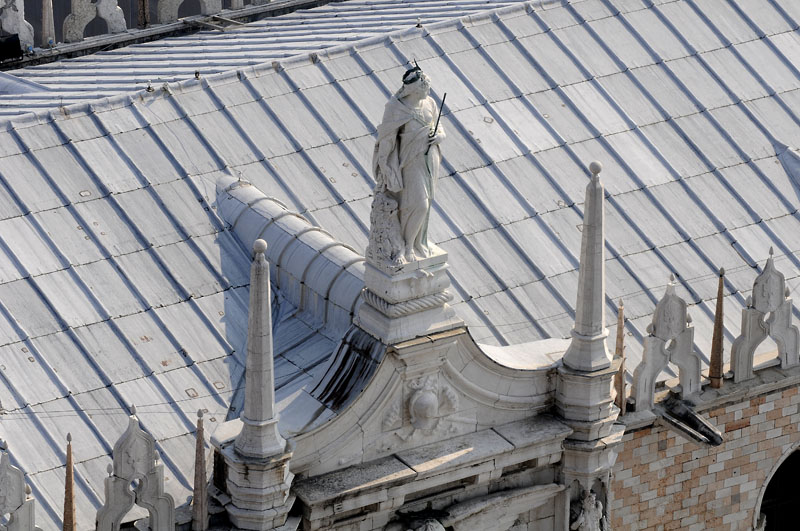 Dogenpalast Detail das Daches von der Basilica San Marco aus gesehen 