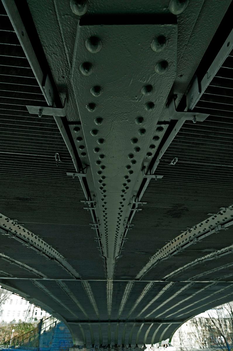 Friedensbrücke nach der Generalsanierung im Jahr 2011 