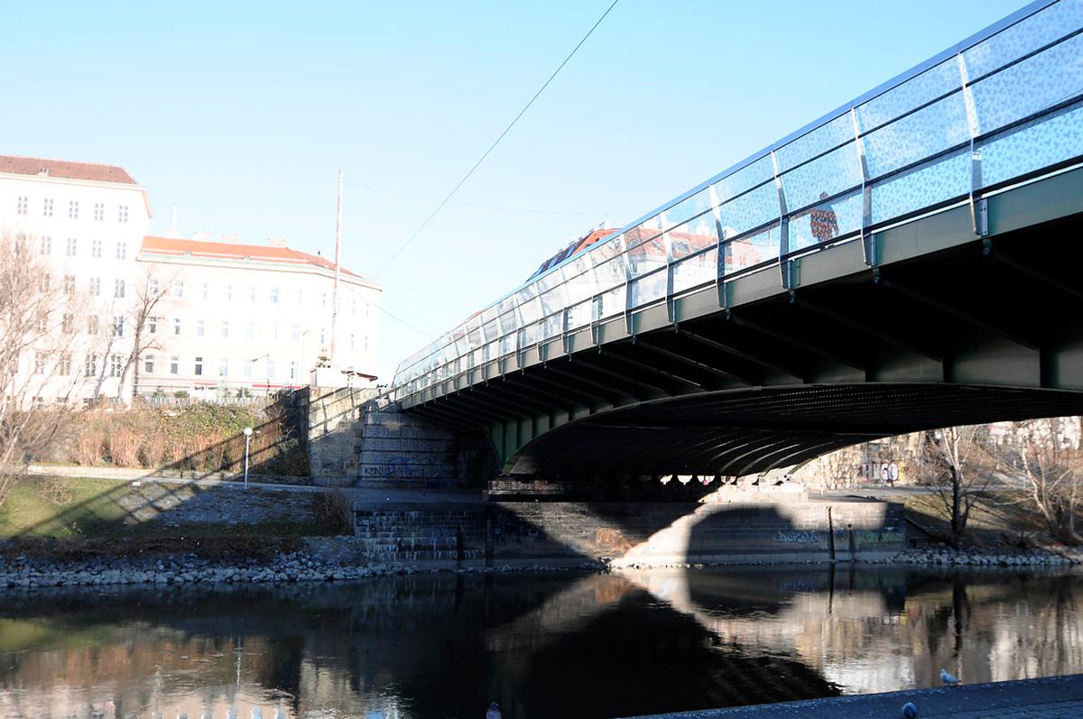Friedensbrücke nach der Generalsanierung im Jahr 2011 