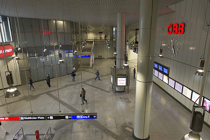 Wien Hauptbahnhof unterirdischer Zugangsbereich von den U-, S- und Straßenbahnen kommend 