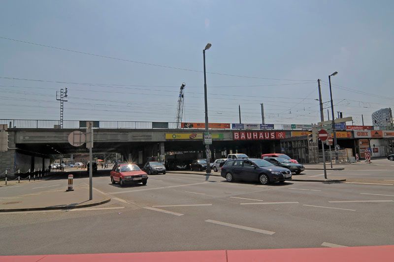 Matzleinsdorferplatz Railroad Overpass 