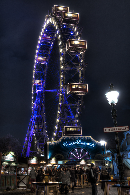 Giant Ferris Wheel 