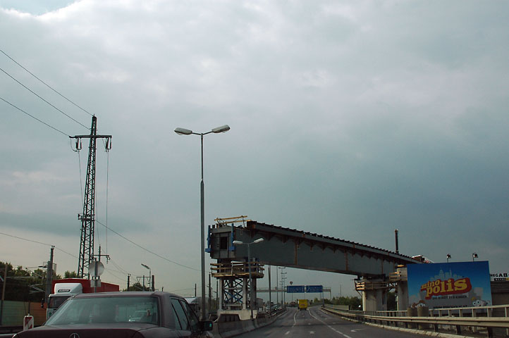 Construction of the bridge of the U 2 Metro line crossing the A 23 motorway in Vienna 