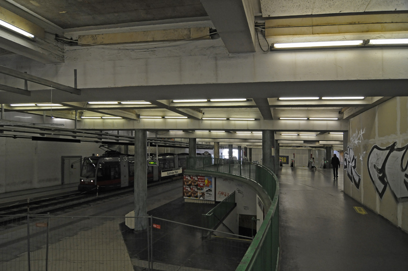 Unterpflasterstraßenbahn Station Südtirolerplatz während der Umbauarbeiten 
