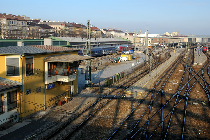 Westbahnhof Wien, Blick von der Schweglerbrücke 