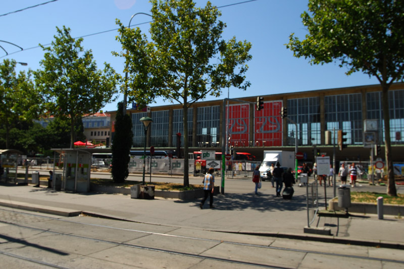 Westbahnhof vom U6 Bahnhof aus gesehen 