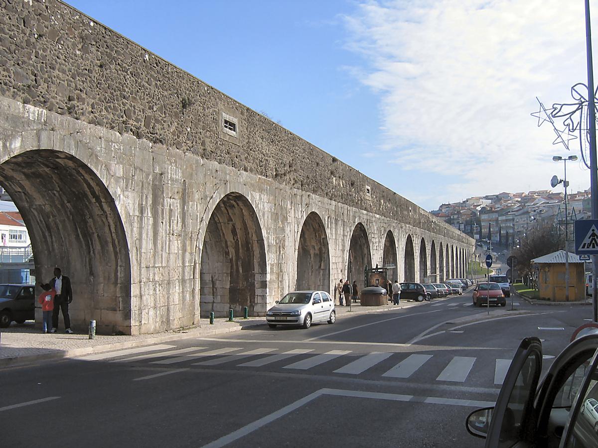 Áqueduto das Águas Livres in Damaia 