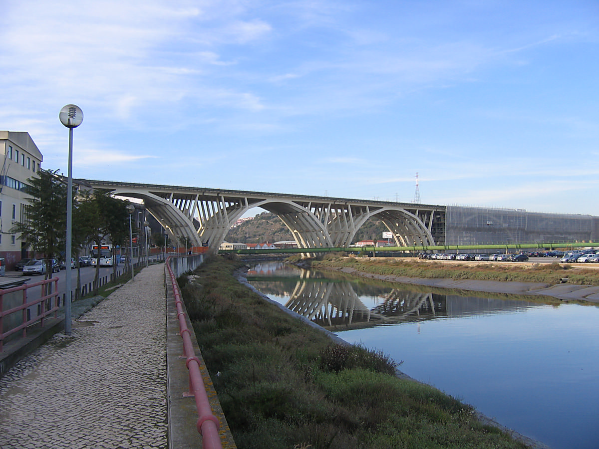 Pont de l'A1 sur le Trancão 