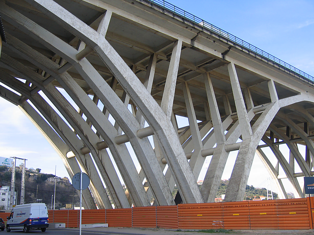 Autobahnbrücke der A1 do Norte über den Trancão 