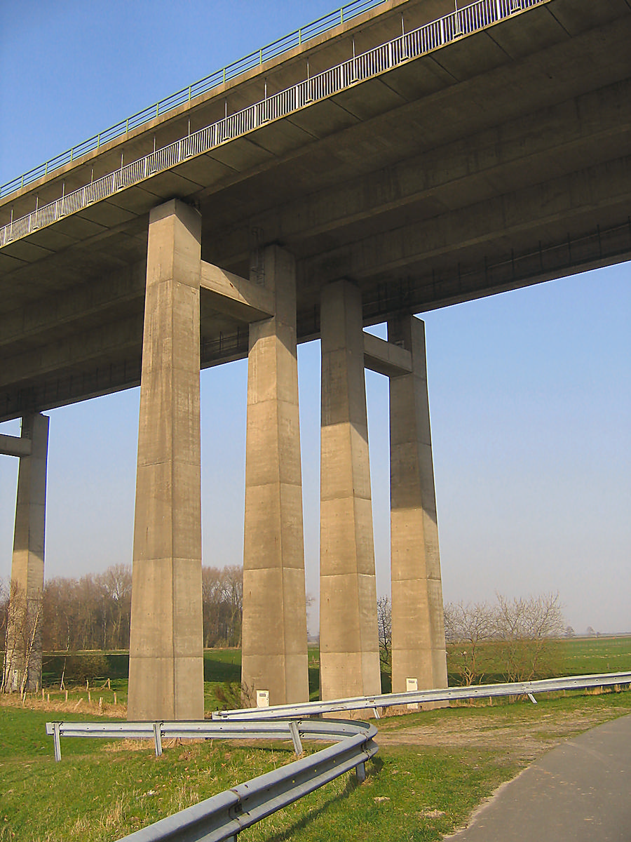Autobahnbrücke A29 bei Oldenburg über die Hunte 