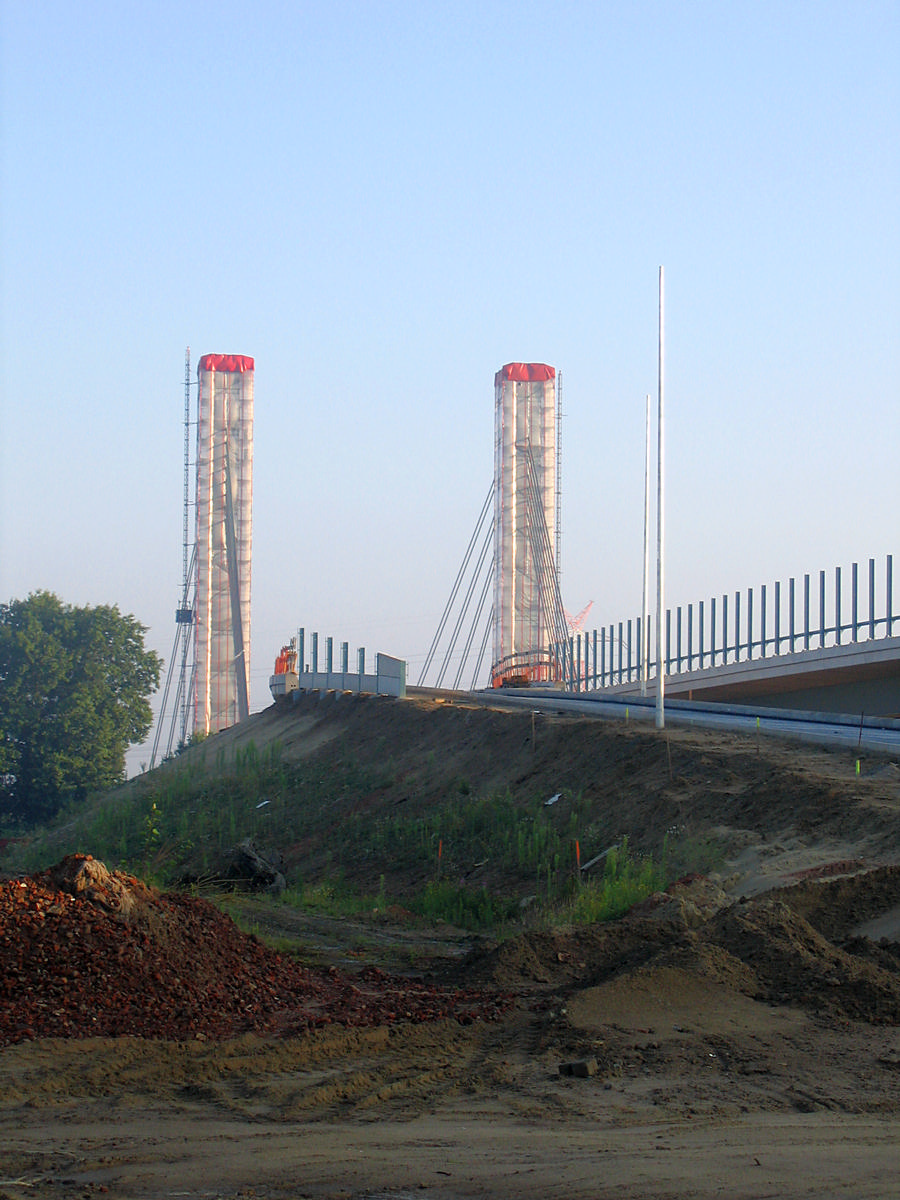 Cable-stayed bridge at Bremen-Neustadt 