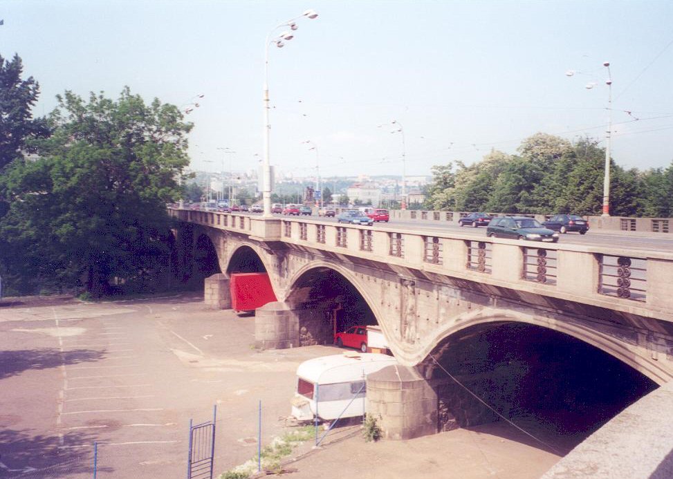 Hlakuv most, Prague 