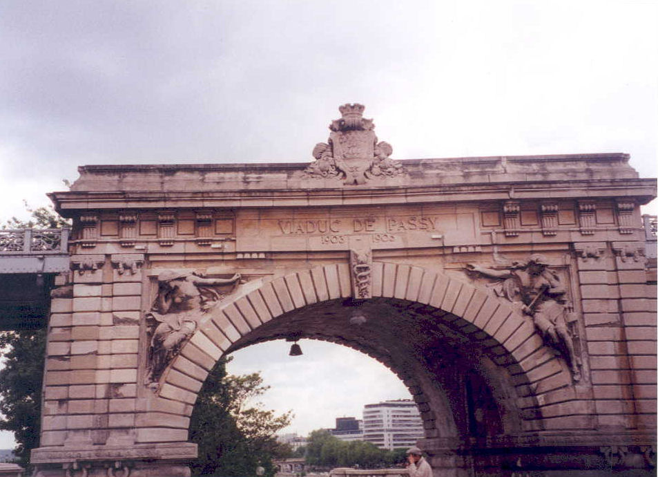 Viaduc de Passy (Pont de Bir Hakeim), Paris 