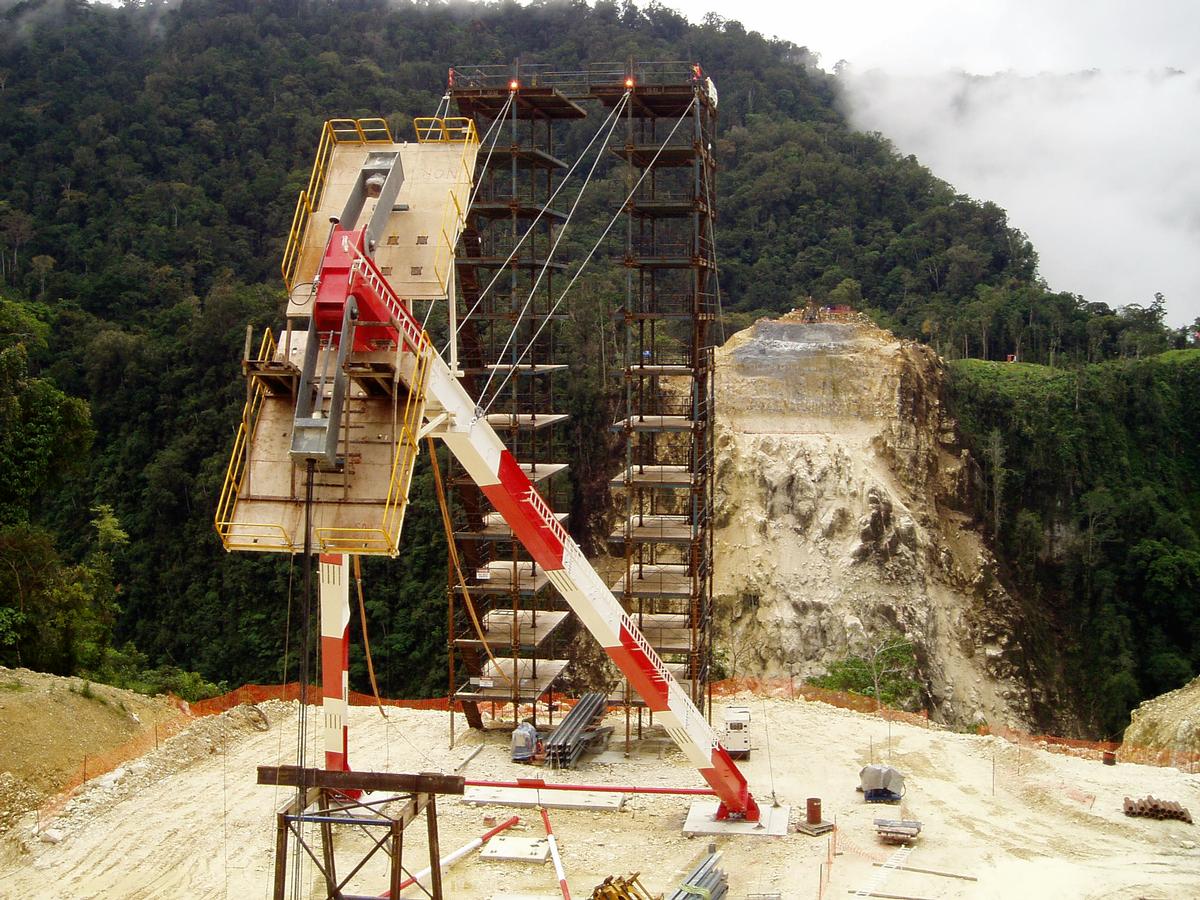 Pont-pipeline des gorges de Hegigio, Papou-Nouvelle Guinée 