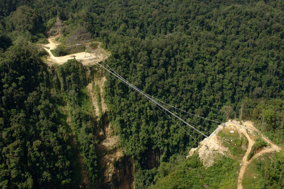 Pont-pipeline des gorges de Hegigio, Papou-Nouvelle Guinée 