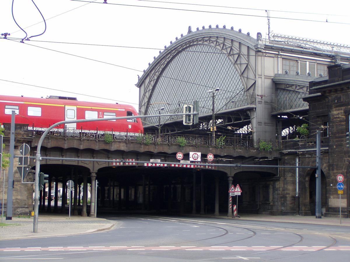 Bahnhof Dresden-Neustadt, Brücke Hansastraße/Schlesischer Platz 