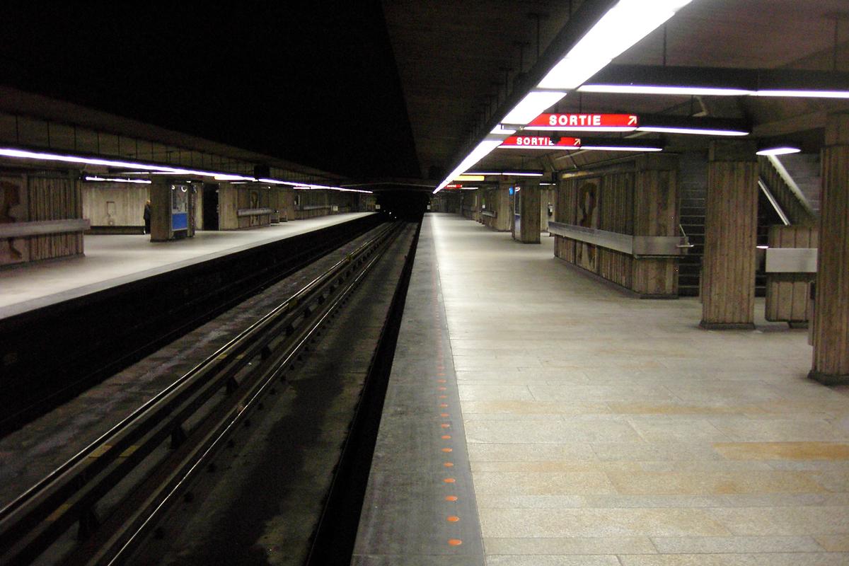 Gelbe Linie der Metro von Montreal - U-Bahnhof Jean-Drapeau 