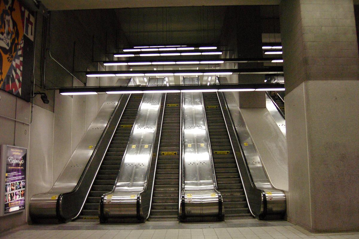 Gelbe Linie der Metro von Montreal - U-Bahnhof Berri-UQAM 
