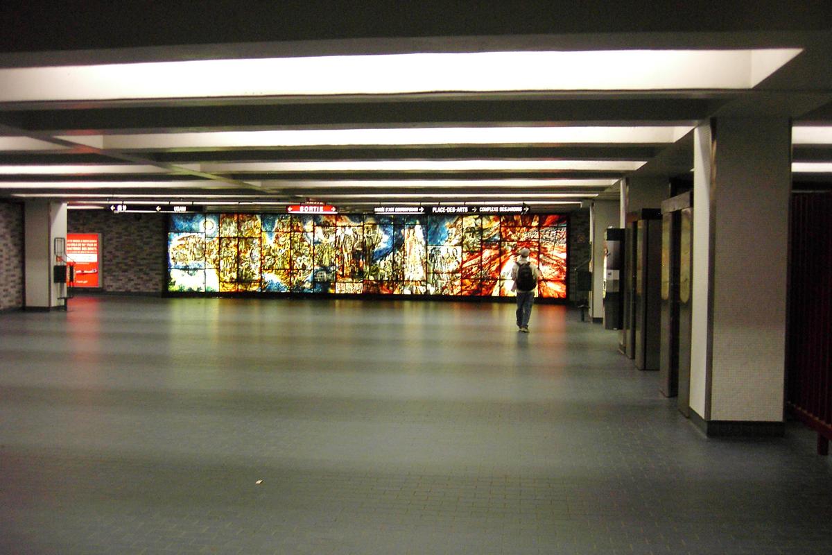 Métro von Montréal - Grüne Linie - Metrobahnhof Place-des-Arts 
