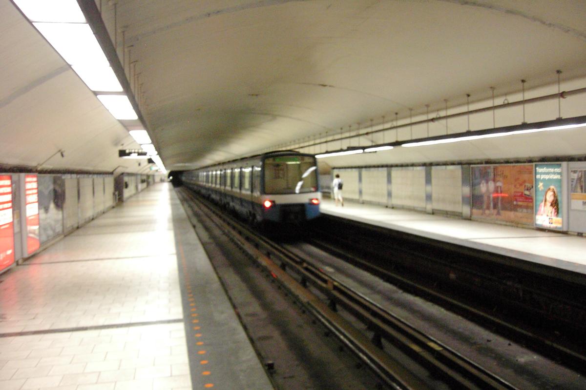 Montreal Metro Green Line - Guy-Concordia Station 