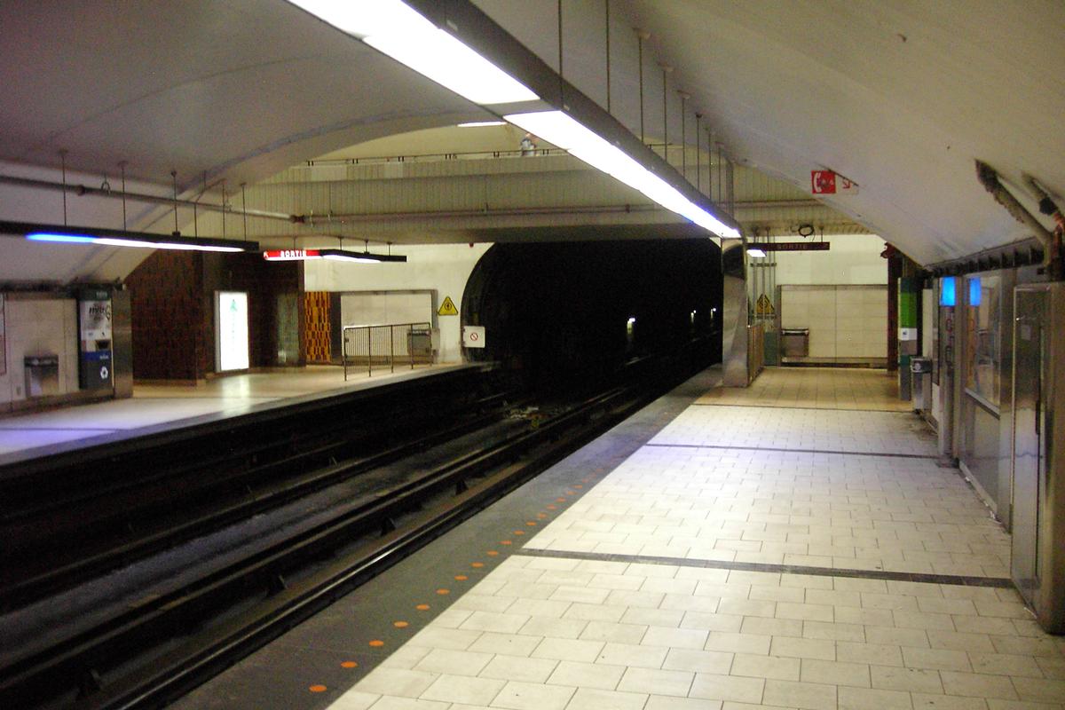 Station Guy-Concordia, détail de l'ectrémité ouest de la station; sur le quai direction Angrignon. ligne Verte Métro de Montréal 