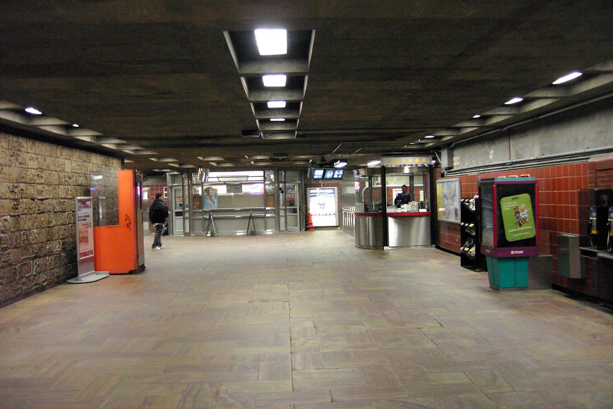Montreal Metro - Orange Line - Henri-Bourassa station 